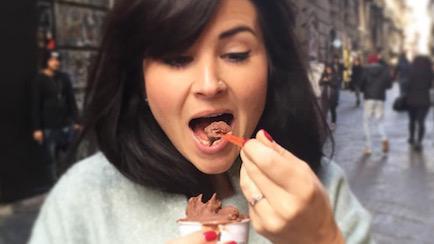 Lisa Comfort eating gelato in Naples